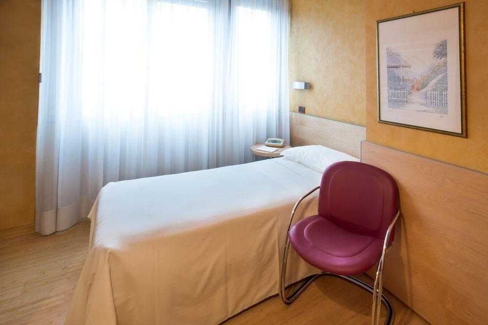 Hotel Alexandra Турин Экстерьер фото
